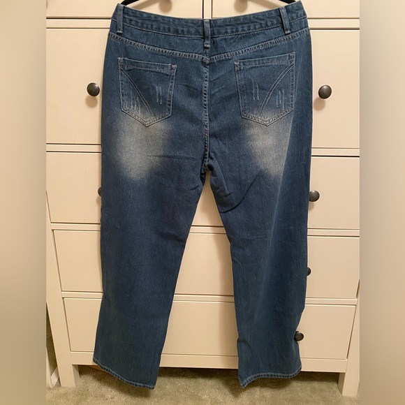 Distressed jeans - Picture 3 of 3